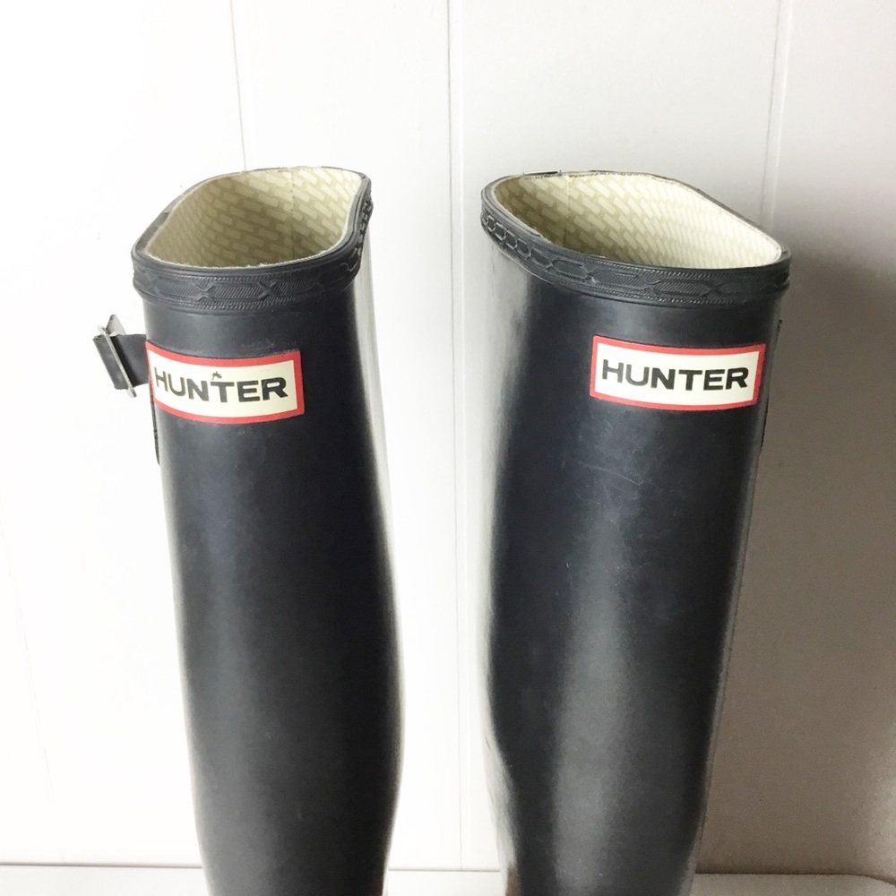 Hunter Black Women's Winter & Rain Boots - Picture 2 of 12